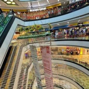 Vạn Hạnh Mall rào lưới một phần khoảng không thông tầng